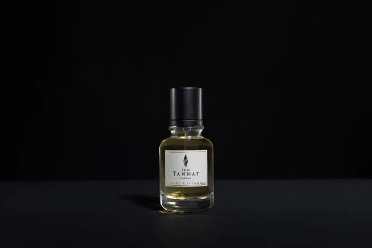 Iris Tannat соединил два баварских ириса со следом винной бочки